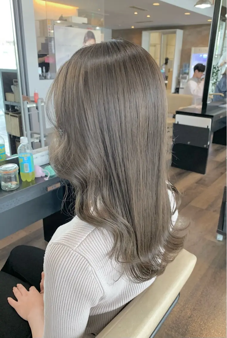 ミディアム カラー 透明感カラー グレージュ カット ヘアカラー トリートメント 【艶カラー】 STYLE 和泉俊希のヘアスタイル
