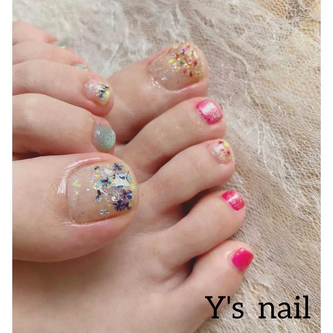 ネイル フットネイル キラキラネイル 手書きが得意🖌️ Y’s  nailのネイルデザイン