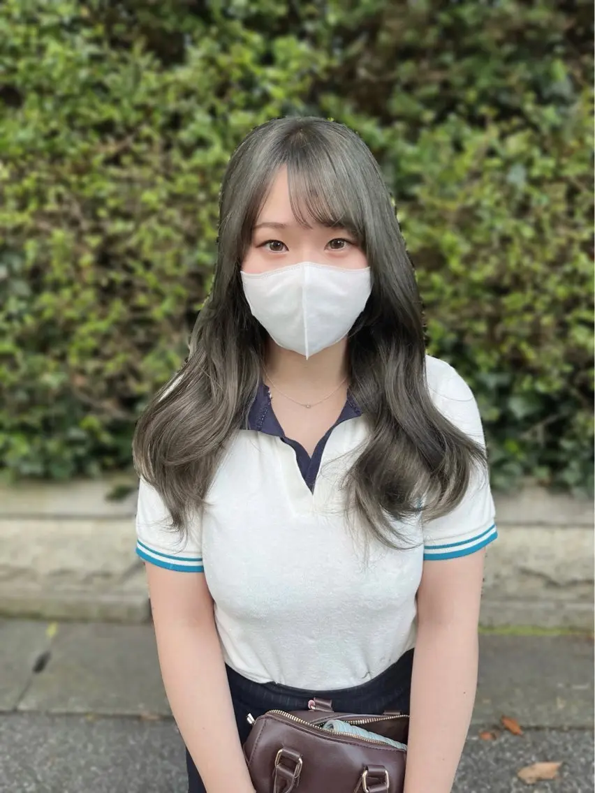 セミロング カラー ブリーチ グレージュ オリーブグレージュ オリーブグレー ヘアカラー トリートメント 韓国ヘア🇰🇷 RYOTAのヘアスタイル