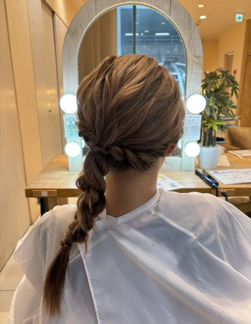 セミロング ヘアアレンジ ヘアセット ブリーチなしカラー/ 暖色カラー/艶カラーのヘアスタイル