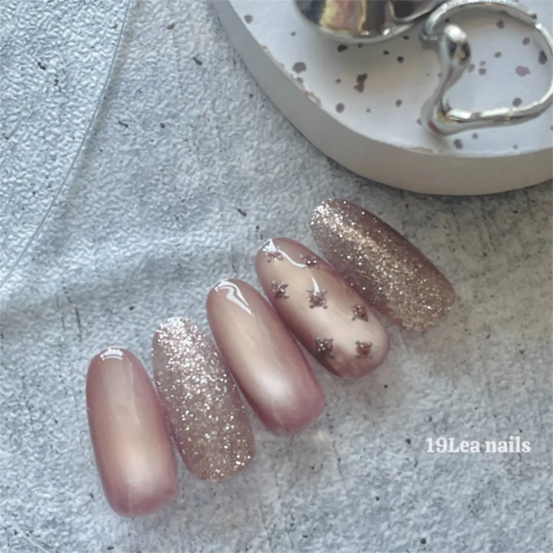 ネイル フラッシュネイル キラキラネイル マグネットネイル ピンク ピンクベージュ ハンドネイル 19Lea nailsのネイルデザイン