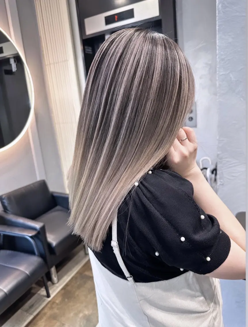 ミディアム カラー ヘアアレンジ 切りっぱなしボブ ショートボブ ベージュカラー ブリーチ ケアブリーチ ヘアカラー トリートメント GiseL天神カラー 髪質改善/ブリーチのヘアスタイル
