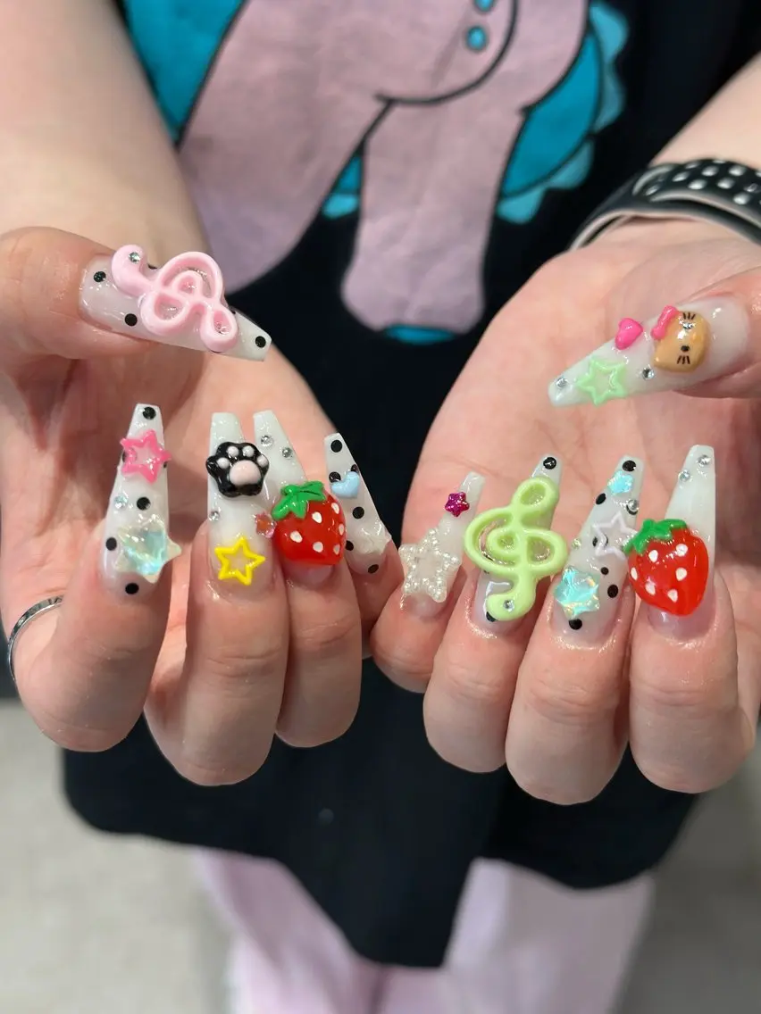 ネイル チークネイル ドット フレンチネイル グラデーション ハート ハンドネイル ハンドケア Eli Muse 新宿ネイルのネイルデザイン