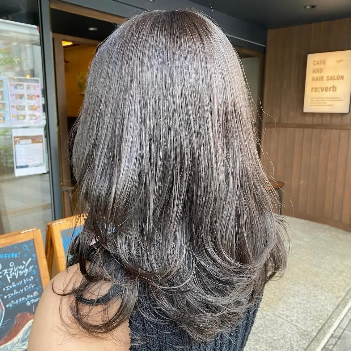セミロング レイヤーカット カット 今枝莉菜 上品なツヤカラーのヘアスタイル