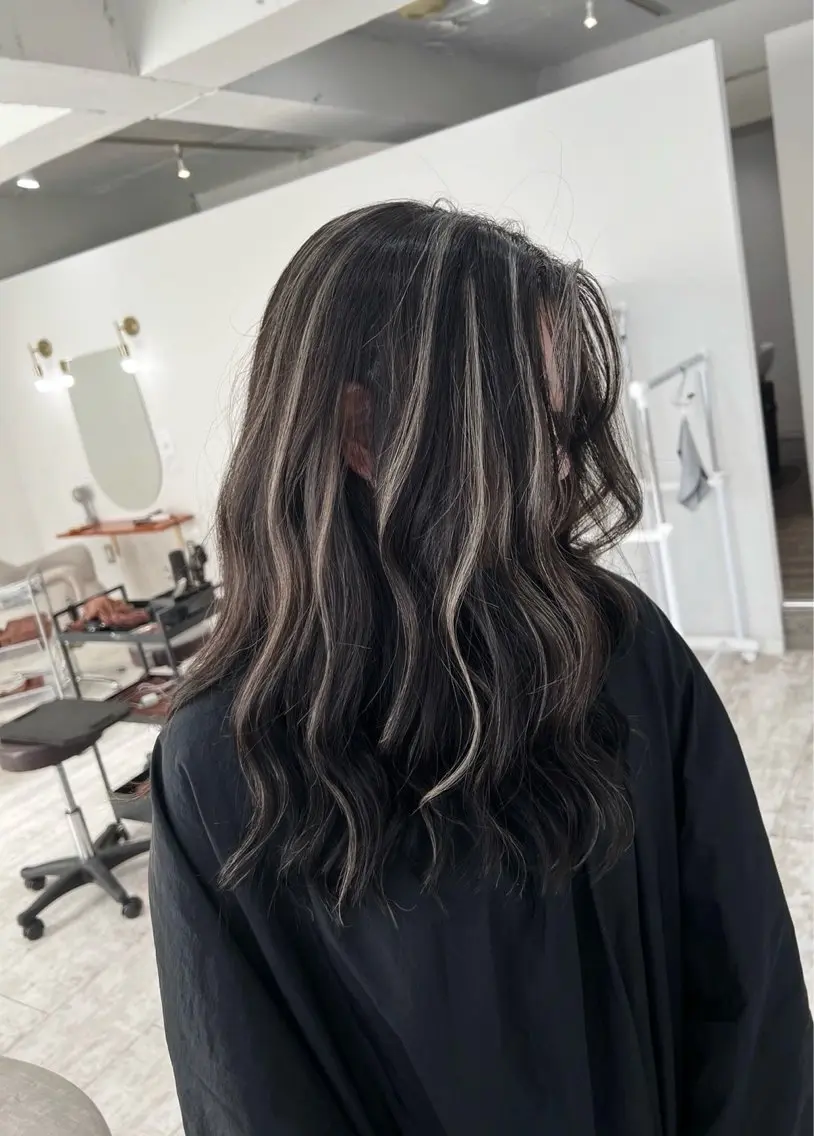 セミロング カラー ブラウンカラー ダークブラウン ハイライトカラー ハイライト 指名数No.1 /NAOYAのヘアスタイル
