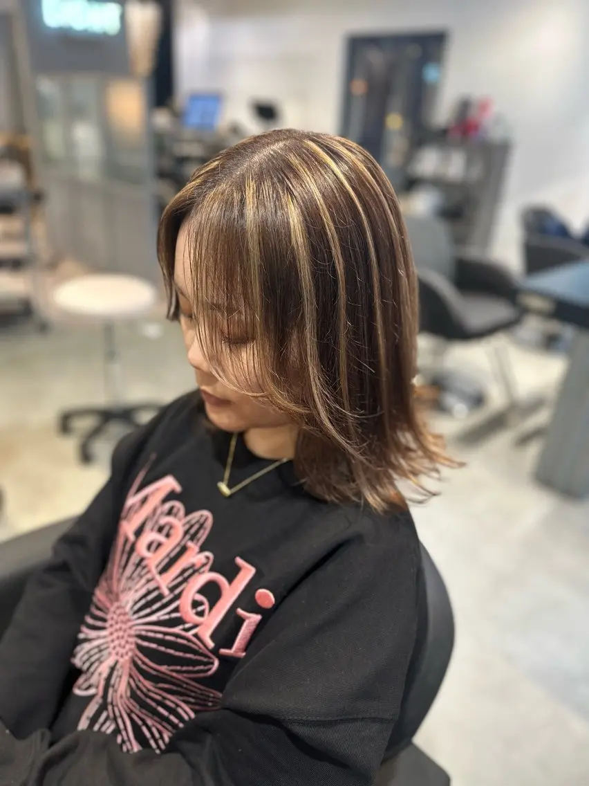 セミロング カラー ヘアカラー トリートメント 🌟ハイライト/ハイ トーン🌟MIKIのヘアスタイル