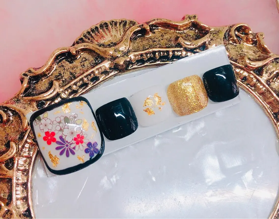 ネイル フットネイル フットネイル CROWN プライベートサロンのネイルデザイン