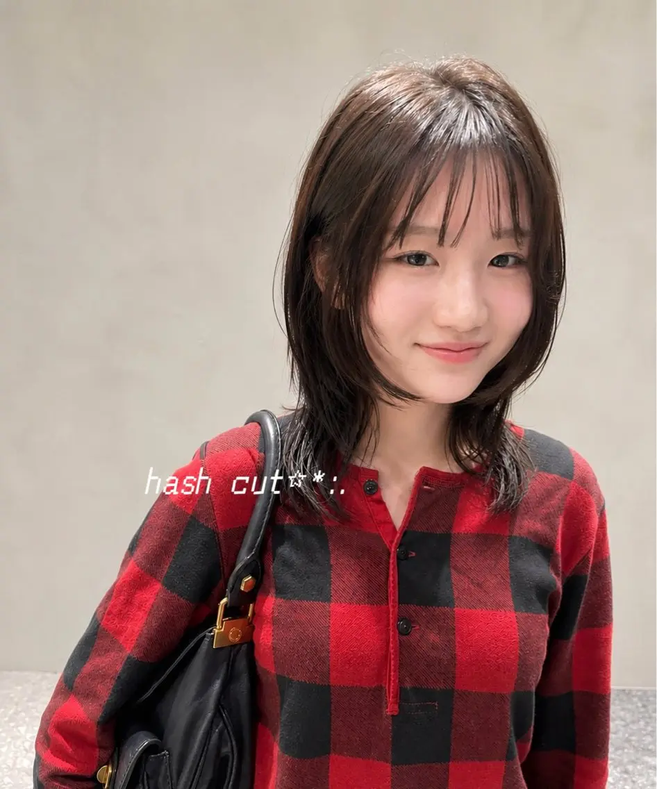 ミディアム ハッシュカット カット ヘアカラー トリートメント 神戸レイヤーカット 顔周り／骨格診断のヘアスタイル