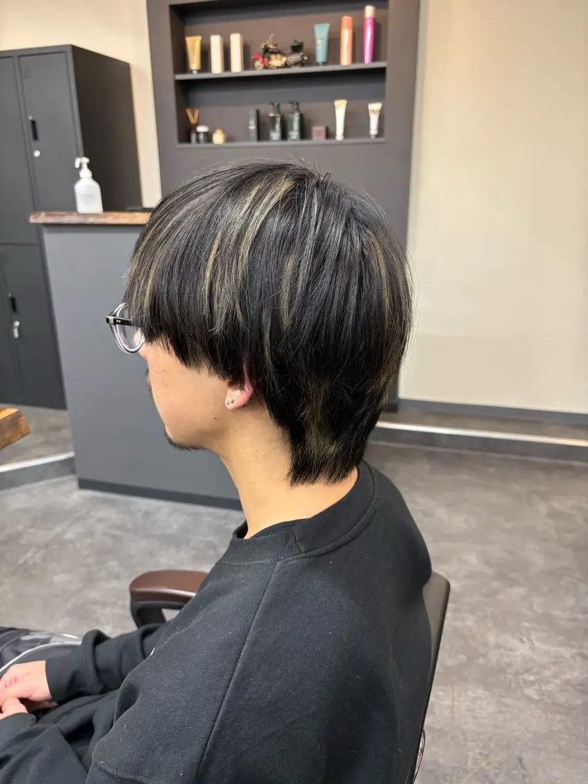カラー メンズ センターパート フェードカット メンズハイトーン マッシュ メンズパーマ カット ヘアカラー トリートメント スパイキーパーマ 柏NO1 藤本葉のヘアスタイル