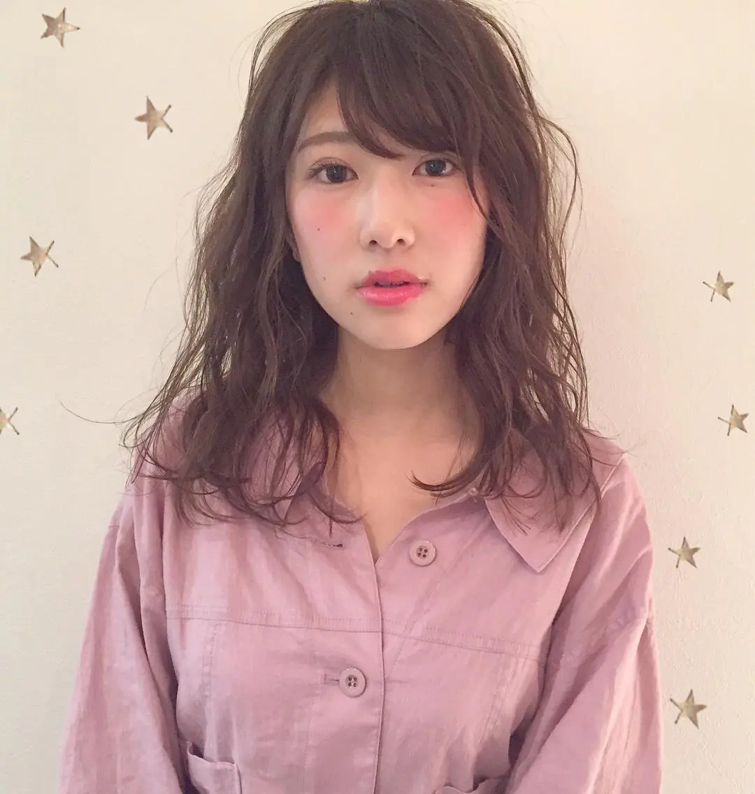セミロング アッシュ ハイライト 市川 千夏のヘアスタイル