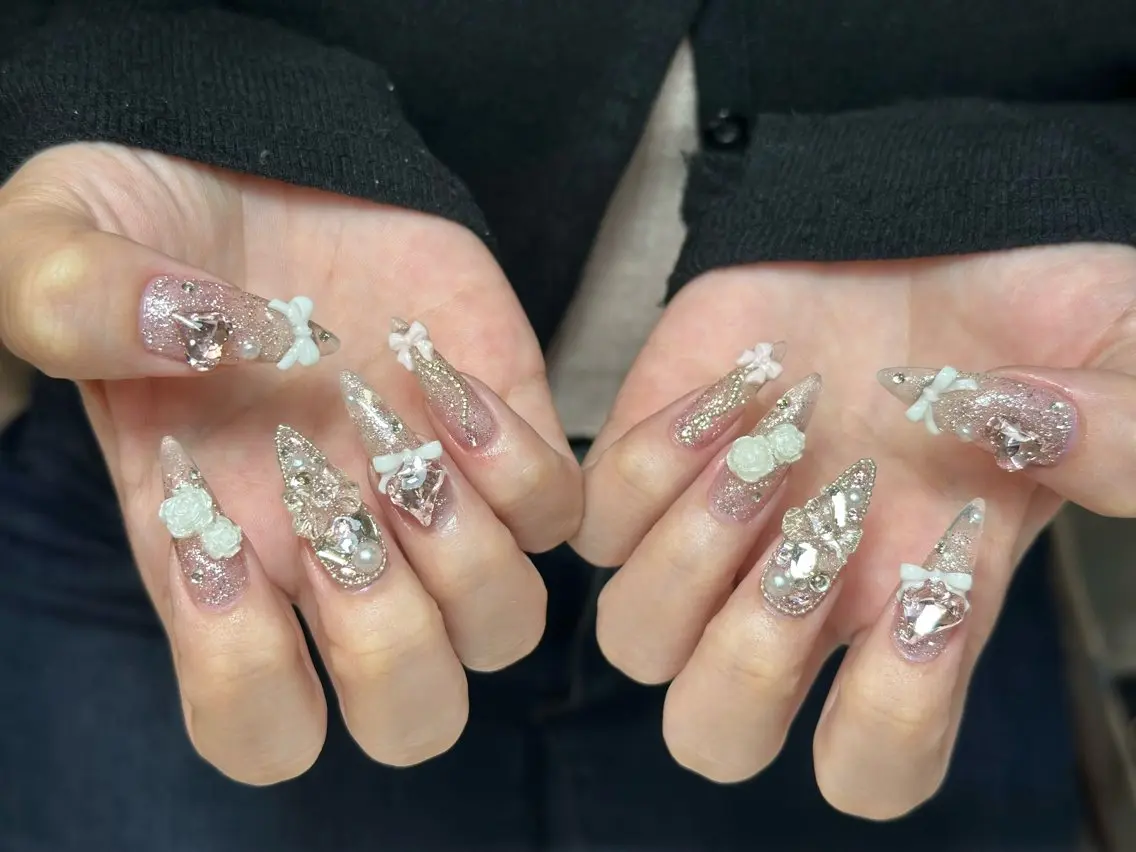 ネイル チークネイル ドット フレンチネイル グラデーション 韓国ネイル ハンドネイル Lisa Nail Salonのネイルデザイン