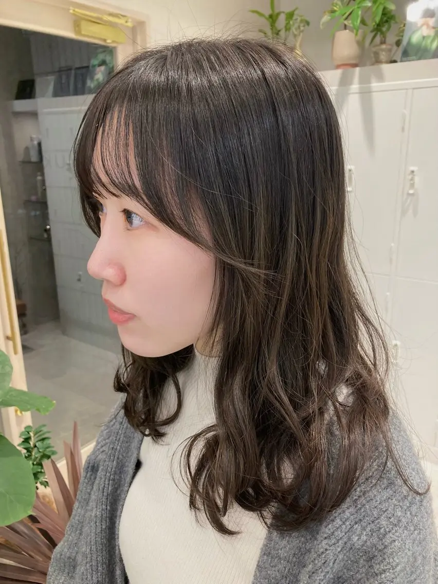 セミロング 顔周りカット 天使の羽バング・フェザーバング WAWA miu🌷のヘアスタイル