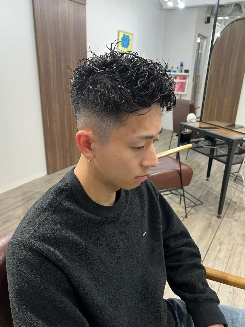 メンズ オールバック アップバング ビジネス カルマパーマ モヒカン メンズパーマ/メンズ カット　丹上俊弥のヘアスタイル
