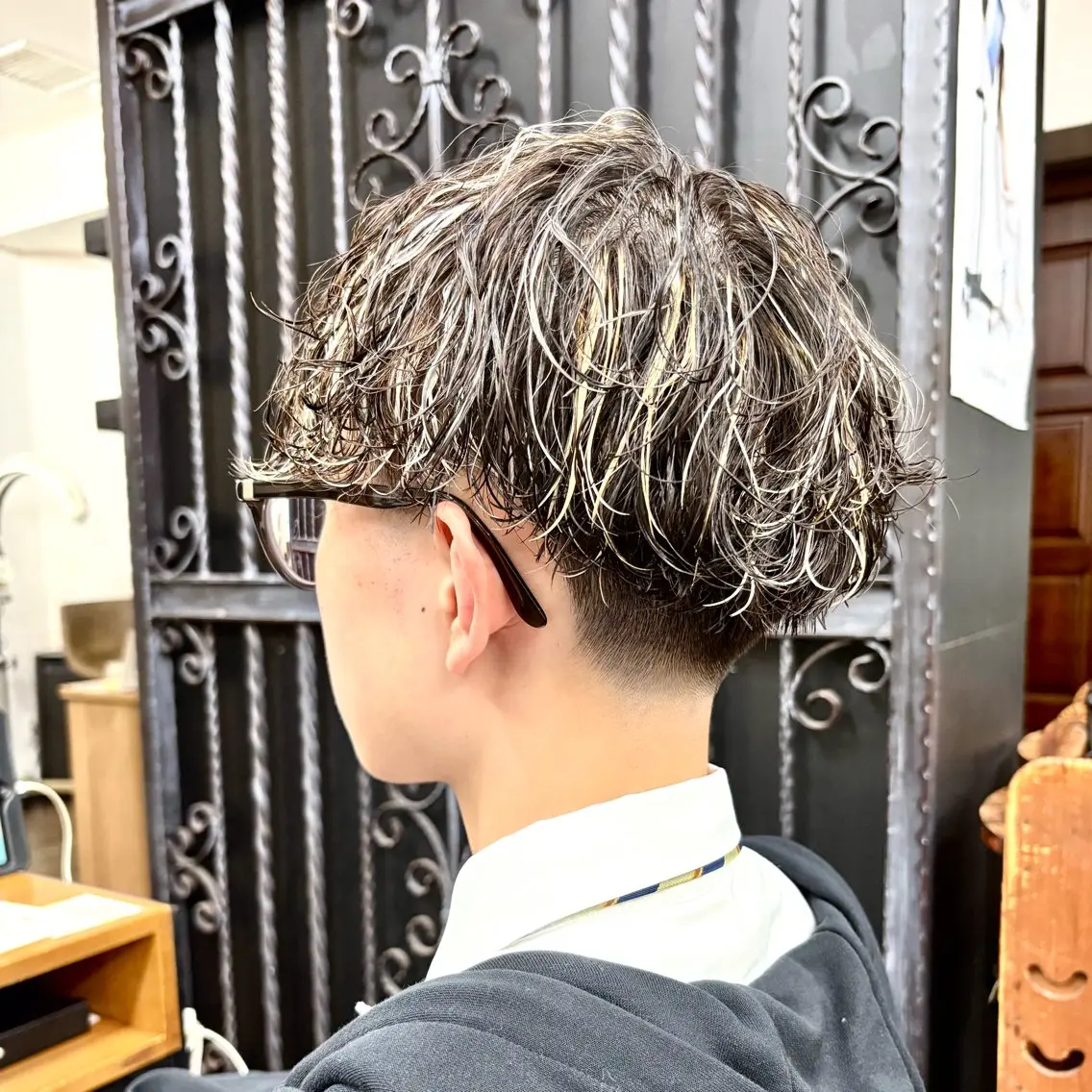 ミディアム カラー パーマ メンズ カット ヘアカラー パーマ 💈直毛×ツイスパの プロ🥷清水のヘアスタイル