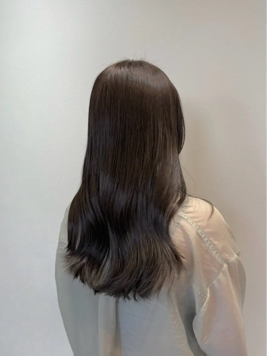 ロング カット ヘアカラー トリートメント NANA / MONDのヘアスタイル