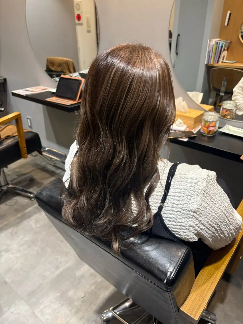 ロング カット ヘアカラー 小堀 いぶきのヘアスタイル
