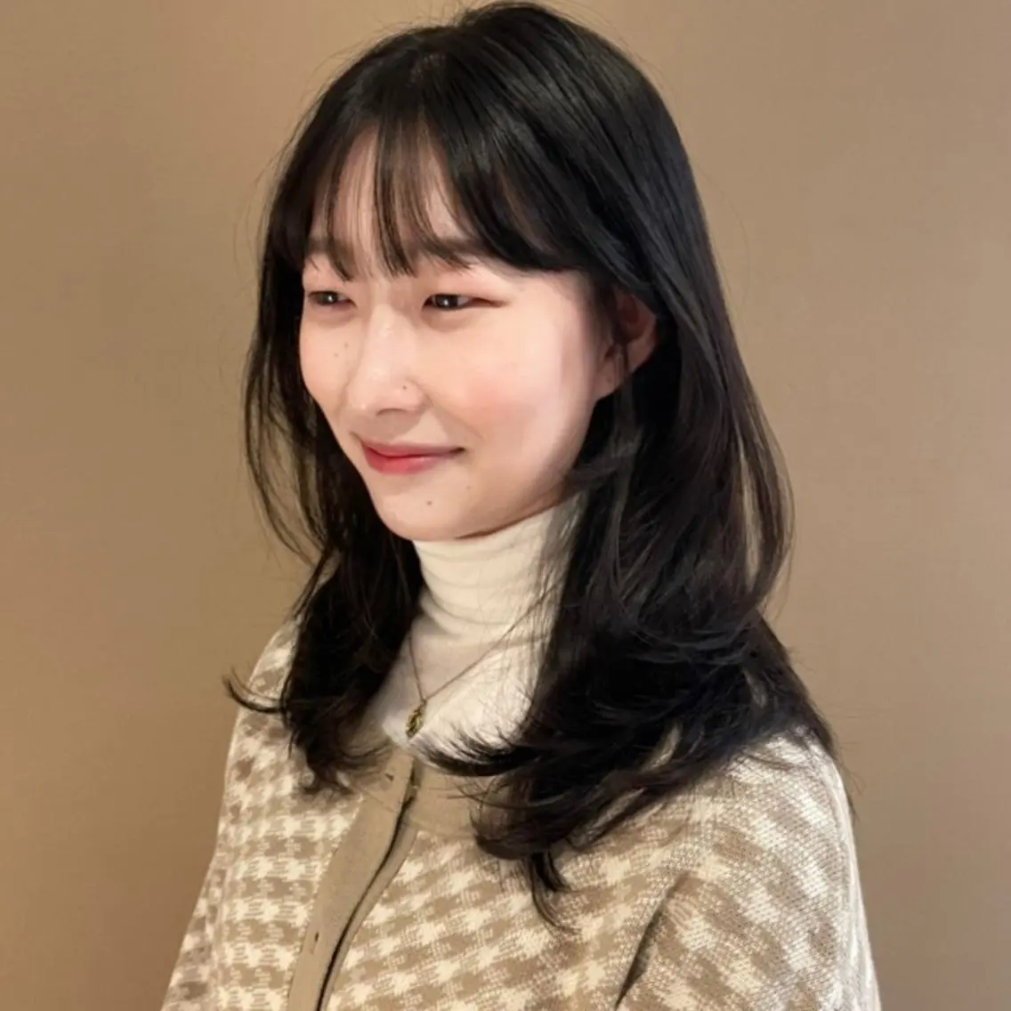 セミロング ハッシュカット 韓国レイヤー suzuのヘアスタイル