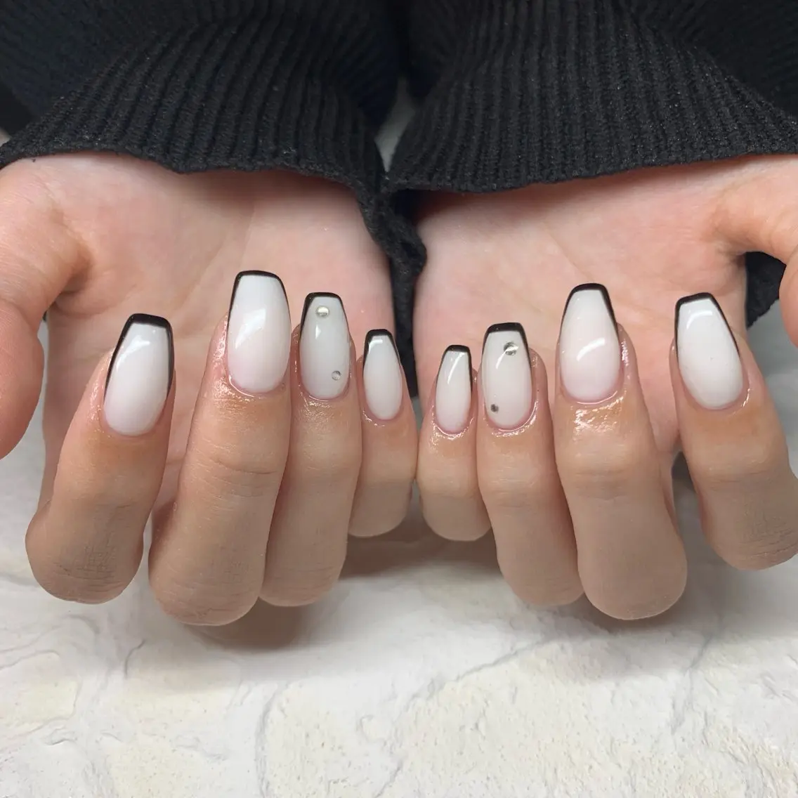 ネイル フレンチネイル 赤色 スカルプネイル スクエアネイル ハンドネイル happiness nailのネイルデザイン