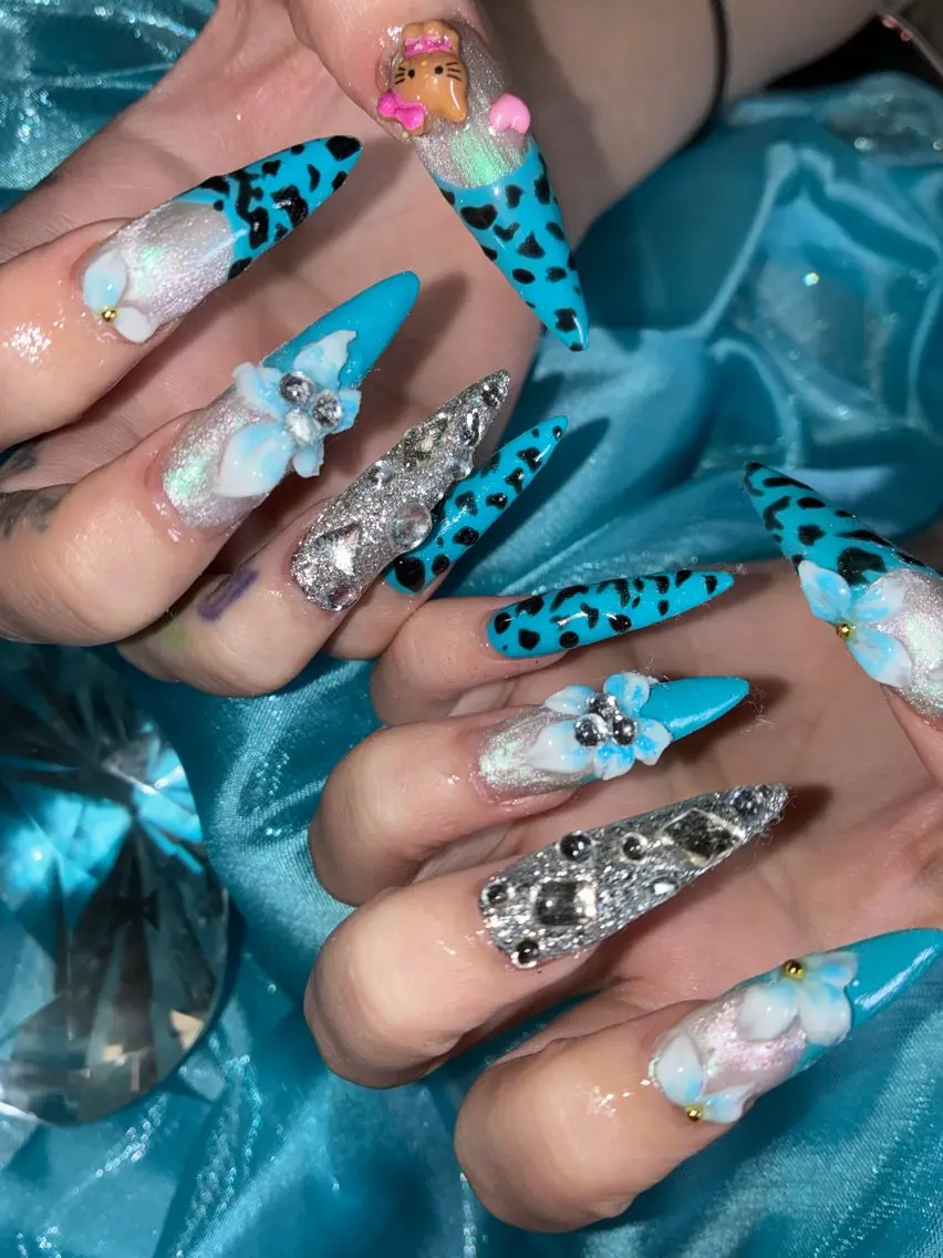 ミディアム ハンドネイル YOKOSUKA NAILS💅🩶のネイルデザイン