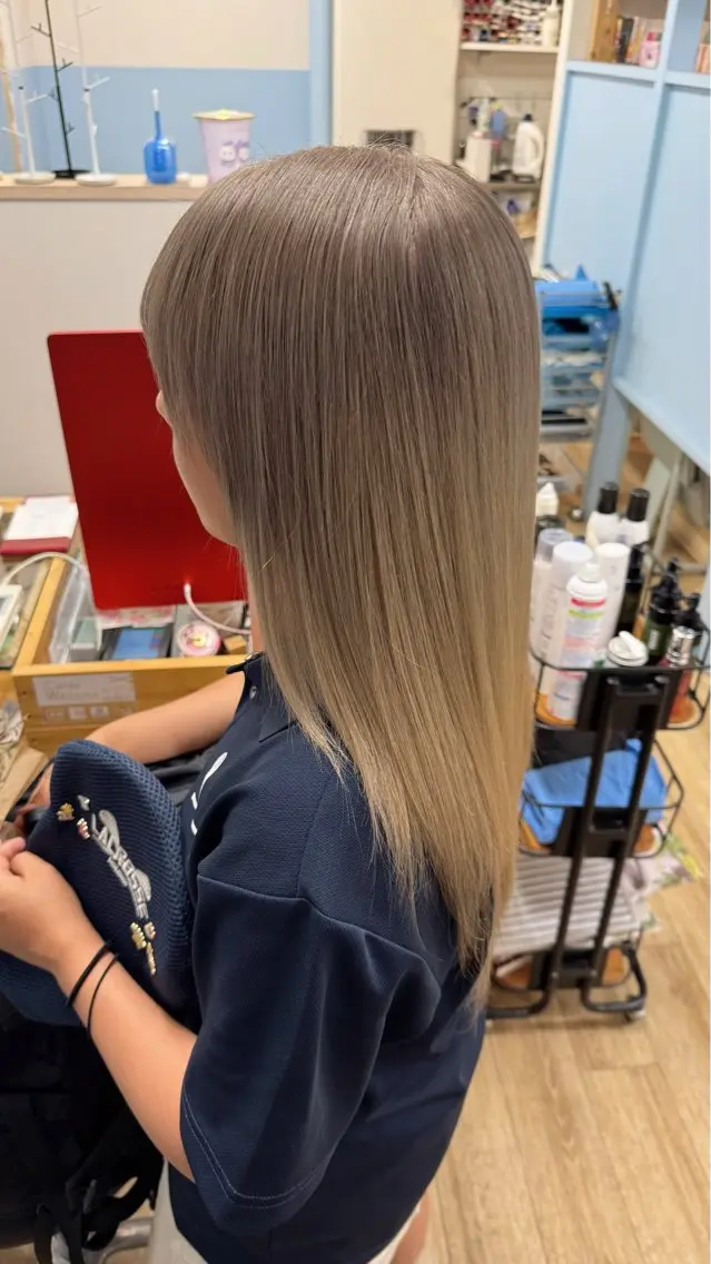 ロング カラー ベージュカラー ブリーチ グラデーションカラー かりん 🤍のヘアスタイル