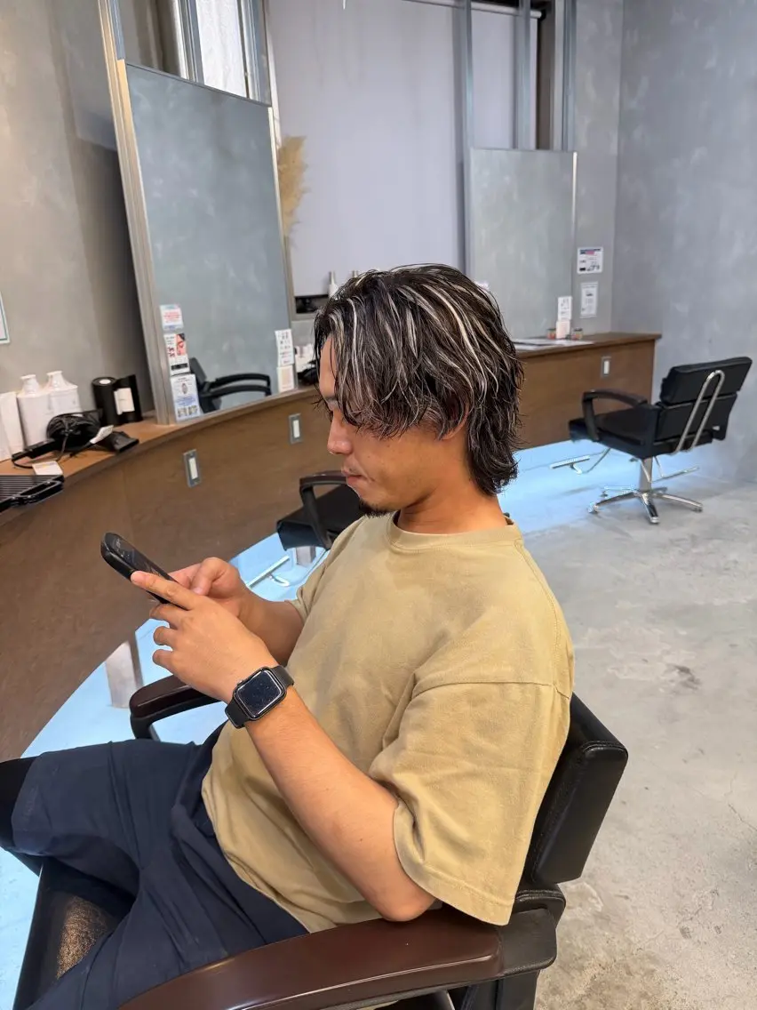 カラー メンズ メンズブリーチ メンズハイライト ブリーチ ハイライトカラー ✂︎SAITOU AKIRA✂︎のヘアスタイル