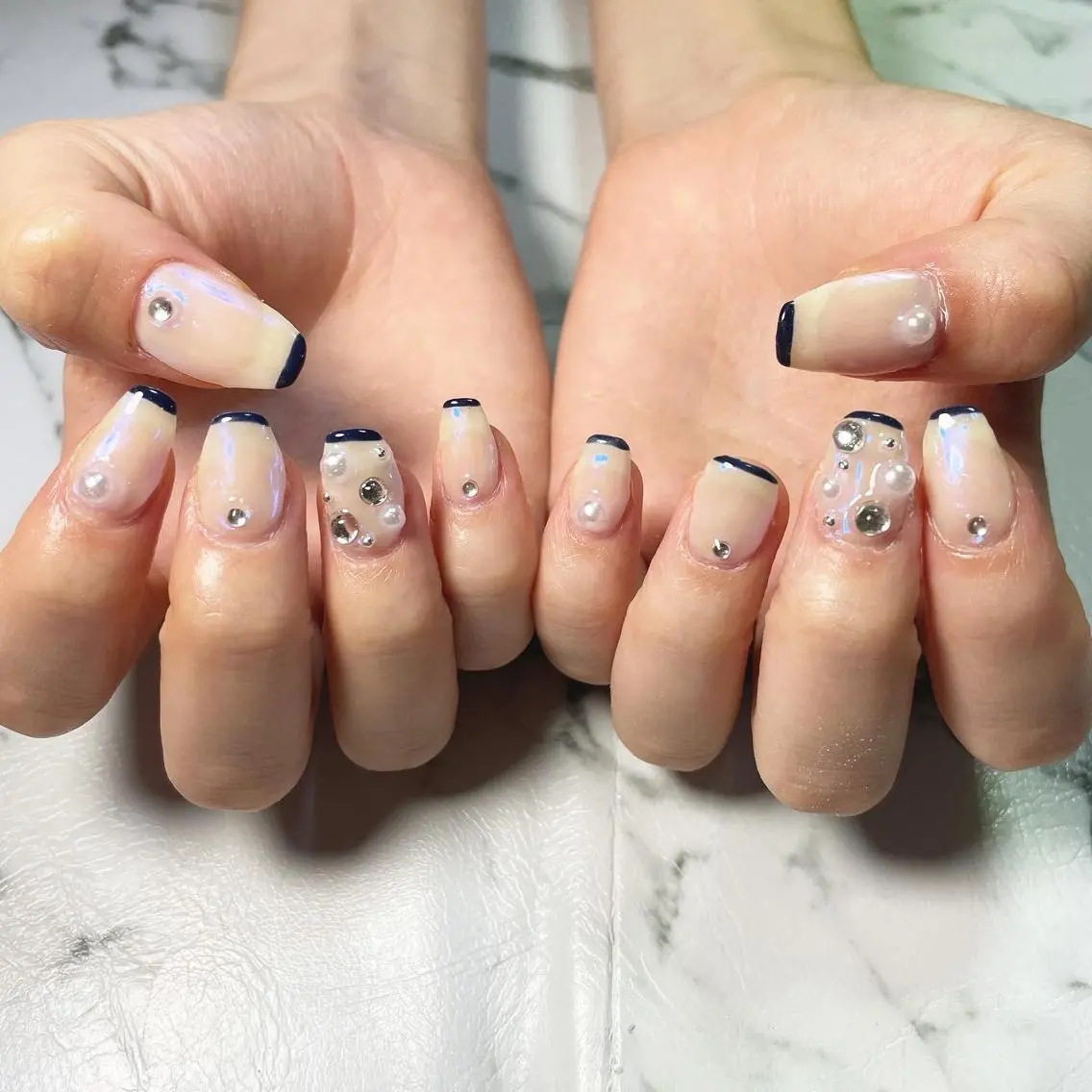 ネイル オーロラネイル フレンチネイル Momo nailsalonのネイルデザイン