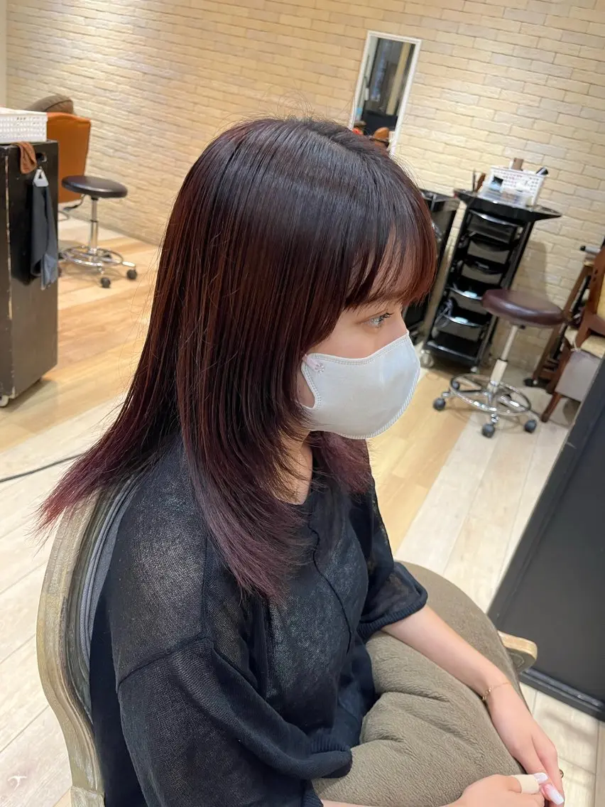 ミディアム カラー レッドカラー レイヤーカット KOKORO 中村 朱里のヘアスタイル