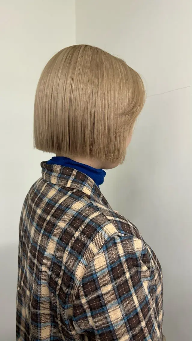 ショート カラー 切りっぱなしボブ ブリーチ ボブ 髪質改善 トリートメント カット ヘアカラー トリートメント 名古屋栄/ブリーチ/ ボブ🧃木下桃嘉のヘアスタイル
