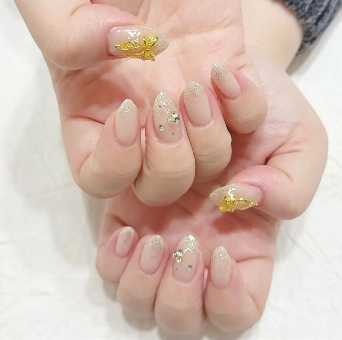 ネイル ゴールド ラメ(グリッター) ラメグラデーション リボン ハンドネイル peaberry nailのネイルデザイン