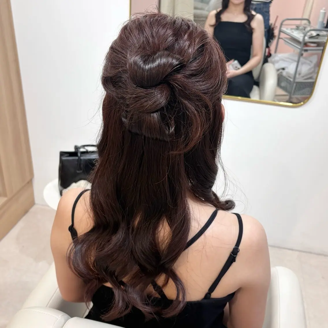 ヘアアレンジ ヘアセット AOI🎀 顔周り カット/透明感カラーのマツエク・マツパデザイン