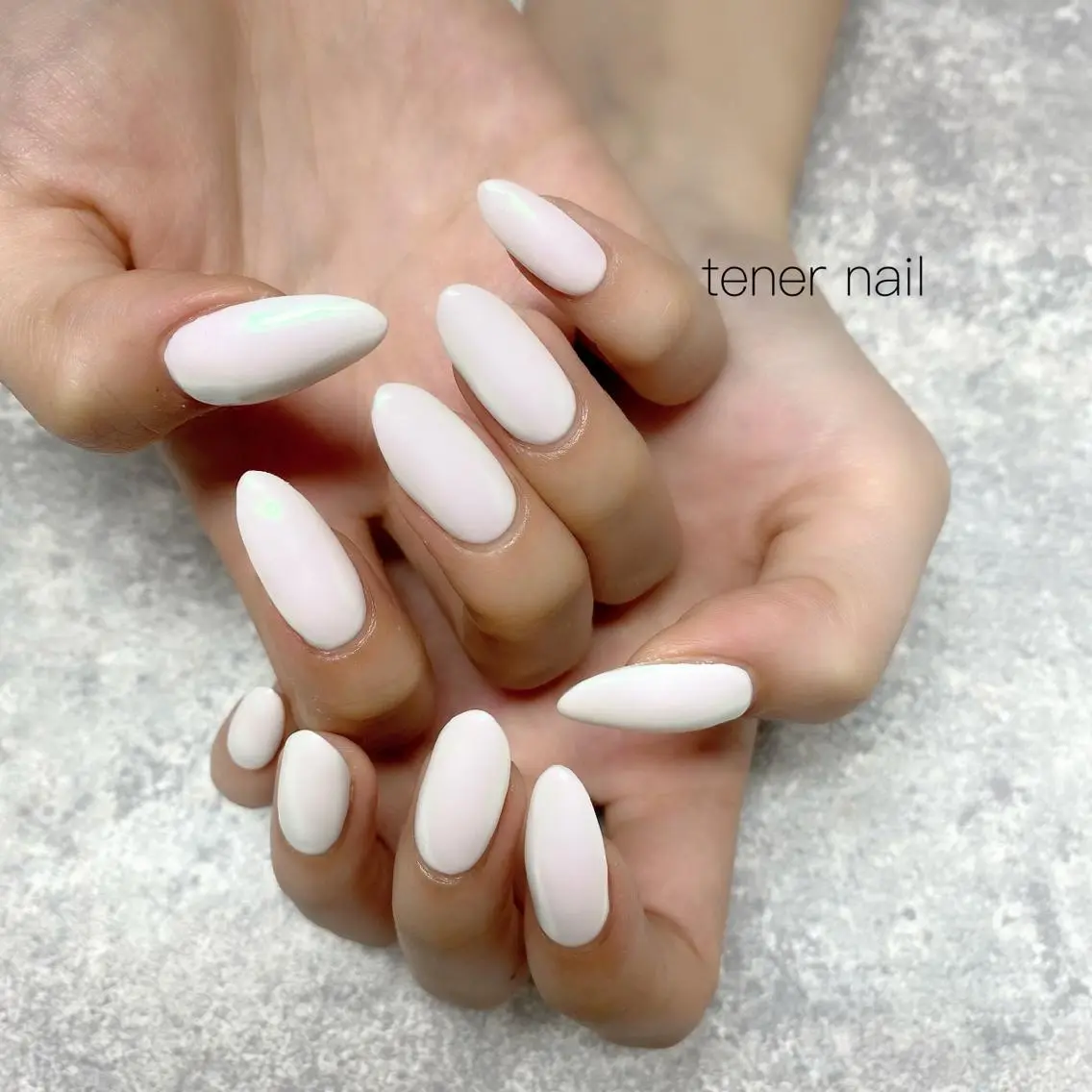 ネイル オーロラネイル グリーン ホワイト テネルネイル tener nailのネイルデザイン