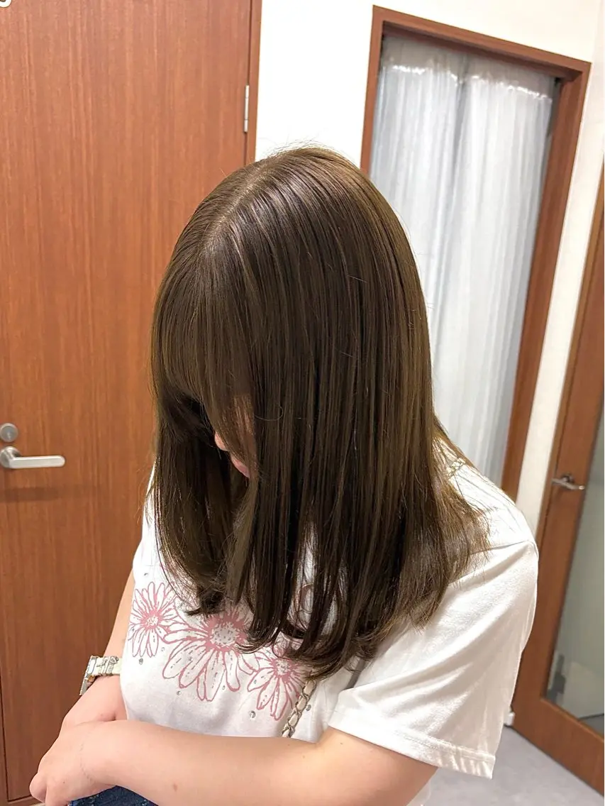 ミディアム カラー ヘアアレンジ ベージュカラー 顔周りカット レイヤーカット カット ヘアカラー トリートメント ハル🌸柔色/ ブリーチなし/艶髪のヘアスタイル