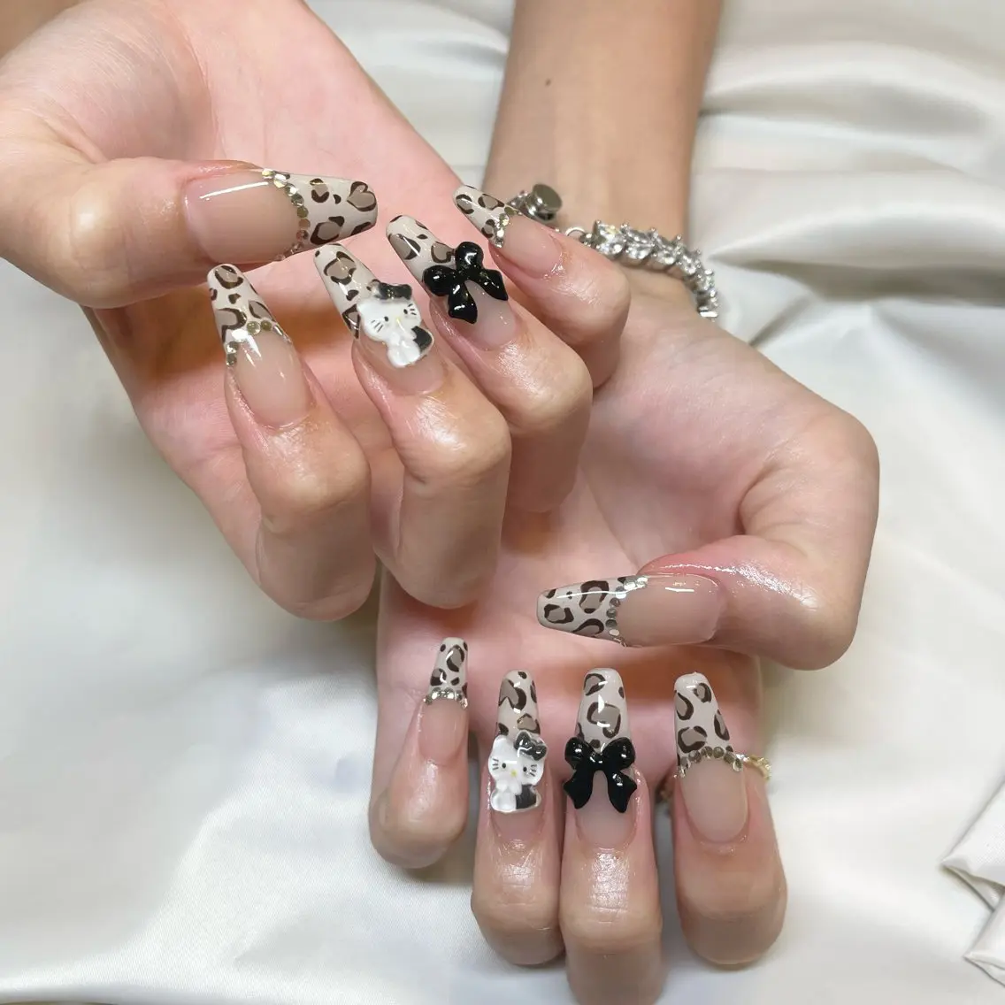ネイル フレンチネイル リボン ハンドネイル ui nailのネイルデザイン