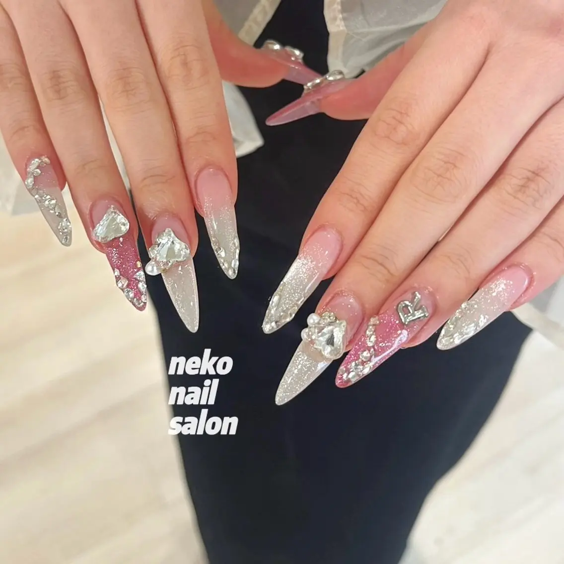 ネイル キラキラネイル ワンホンネイル ハンドネイル neko nailのネイルデザイン