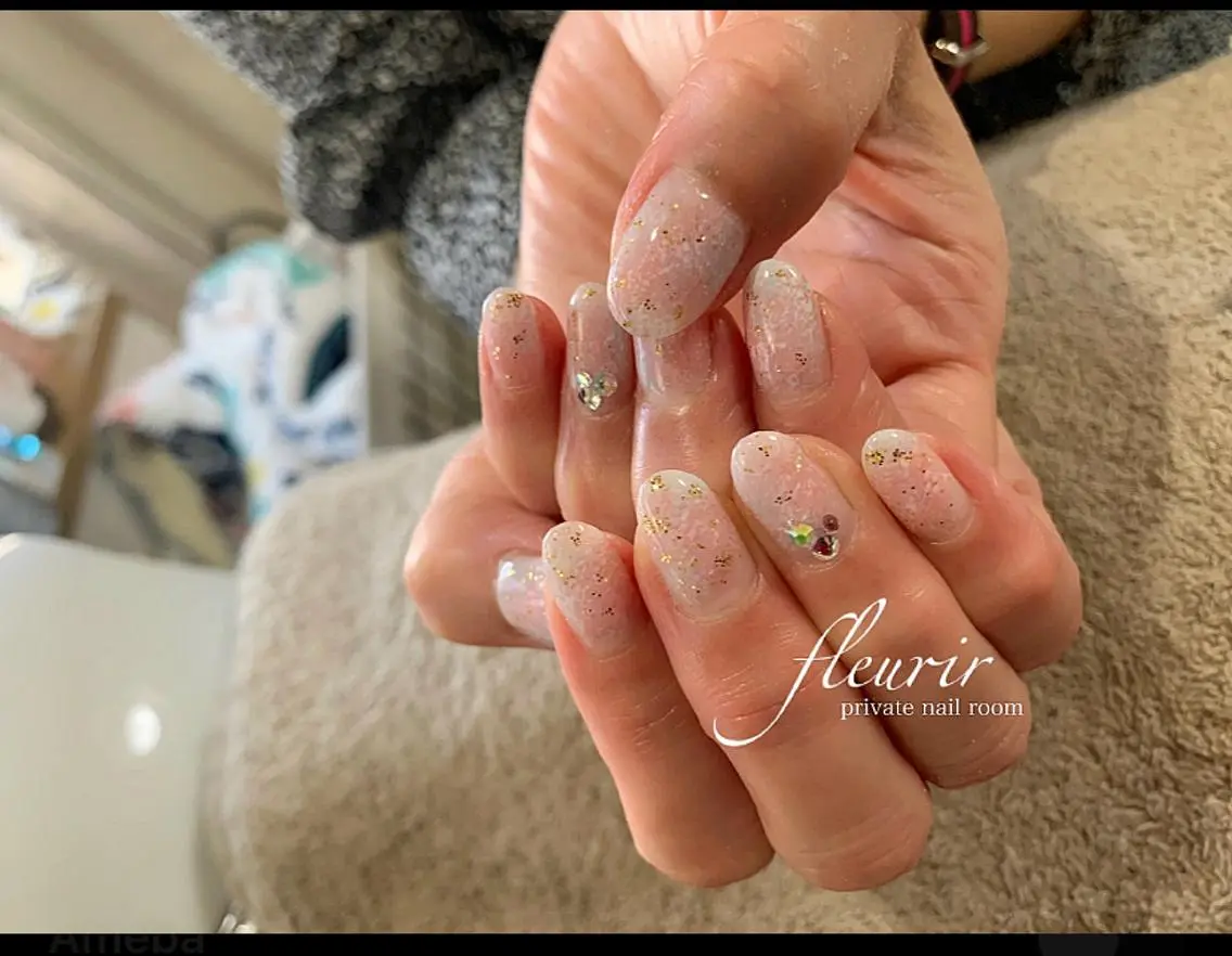 ネイル ゴールド ラメ(グリッター) 水色 パステルネイル ストーンネイル フルリール 【プライベートサロンのネイルデザイン