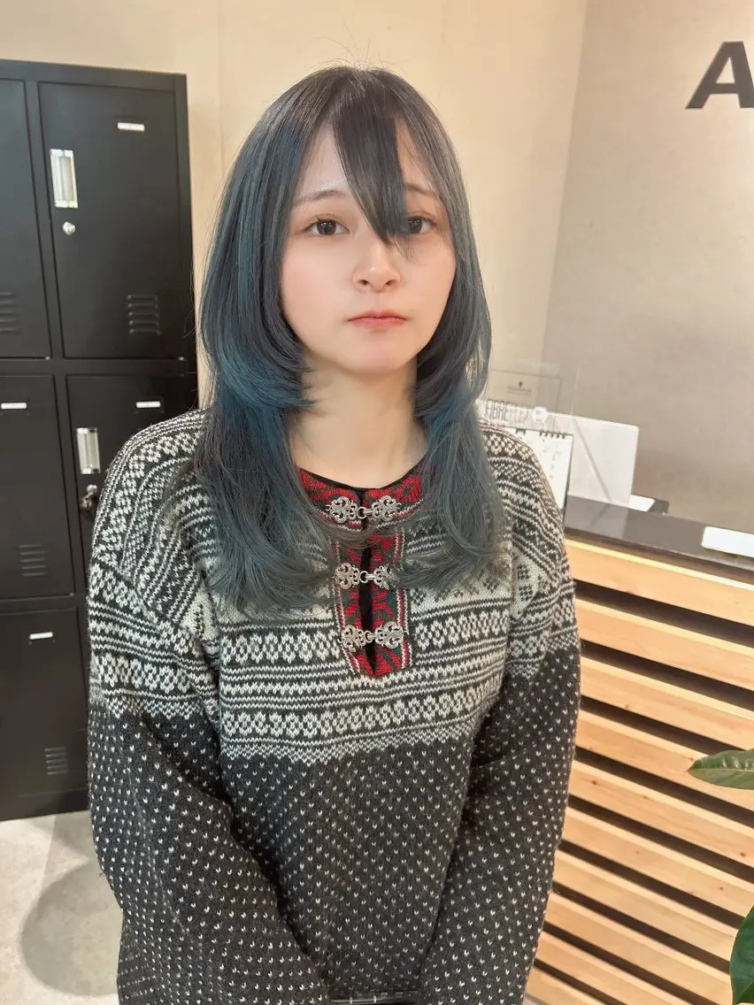 ミディアム カラー ネイビーカラー ウルフカット ヘアカラー トリートメント ウルフカット レイヤーカット上柿のヘアスタイル