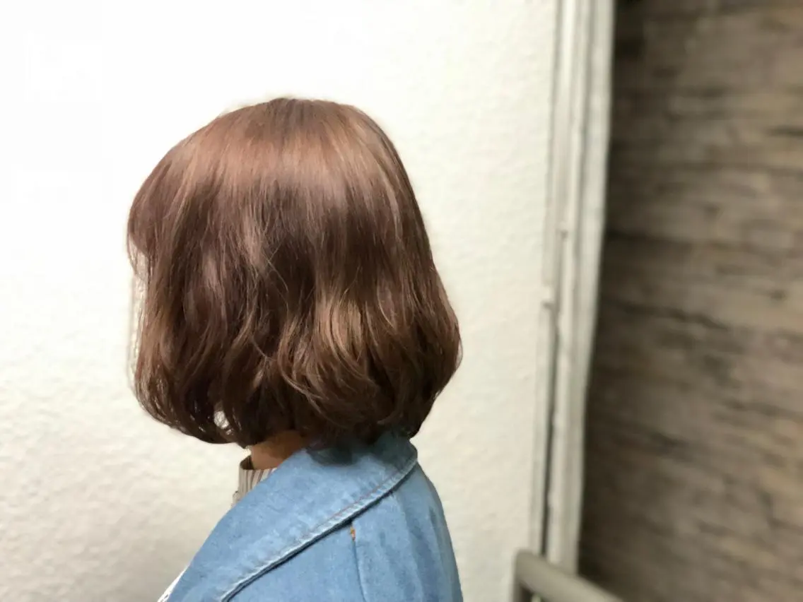ミディアム カラー アッシュ ピンクカラー ピンクアッシュ ヘアカラー トリートメント 及川 祐輔のヘアスタイル