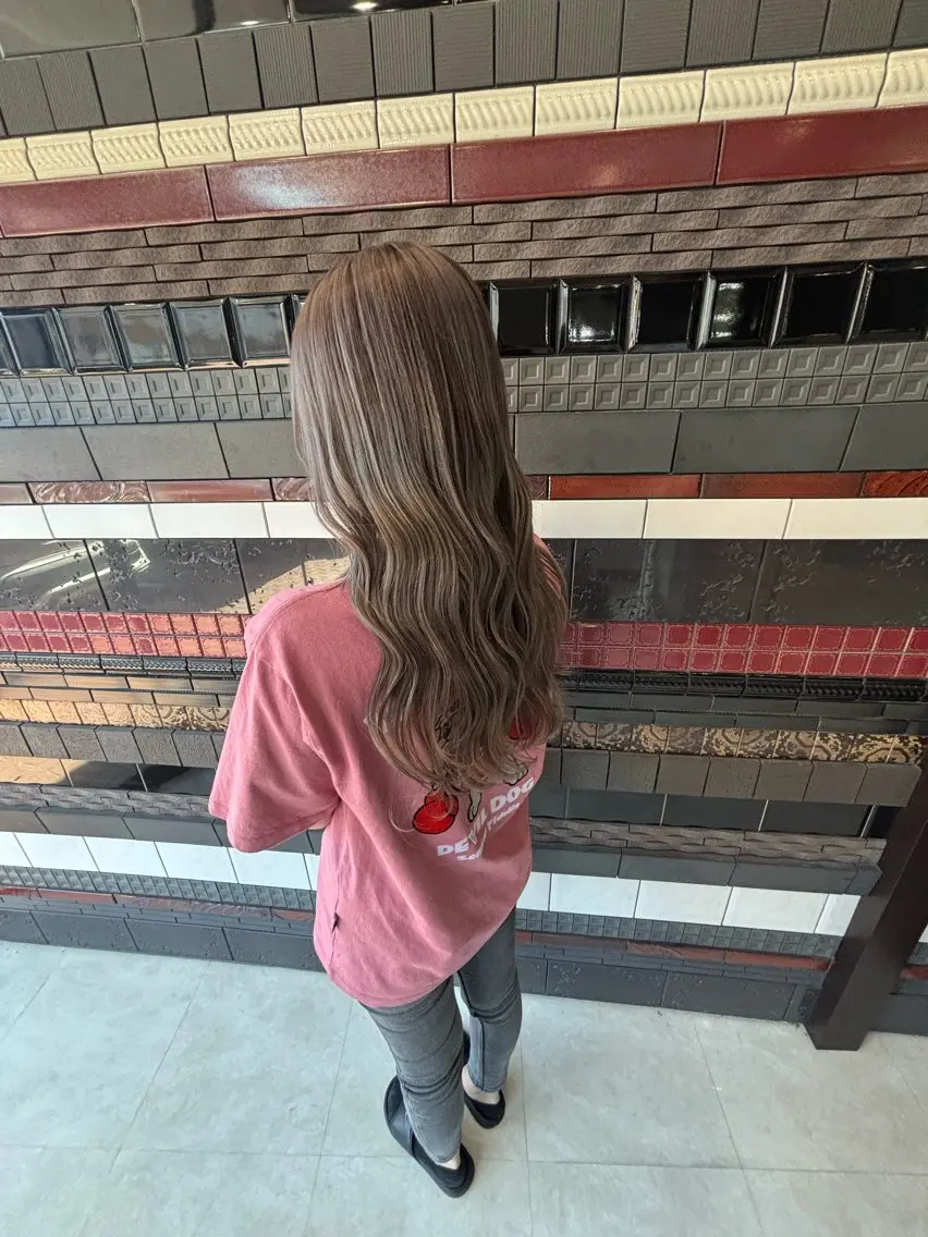 ロング カラー バレイヤージュ レイヤーカット ヘアカラー 色落ちまで2度綺麗な ハイトーン🪞/ミクのヘアスタイル