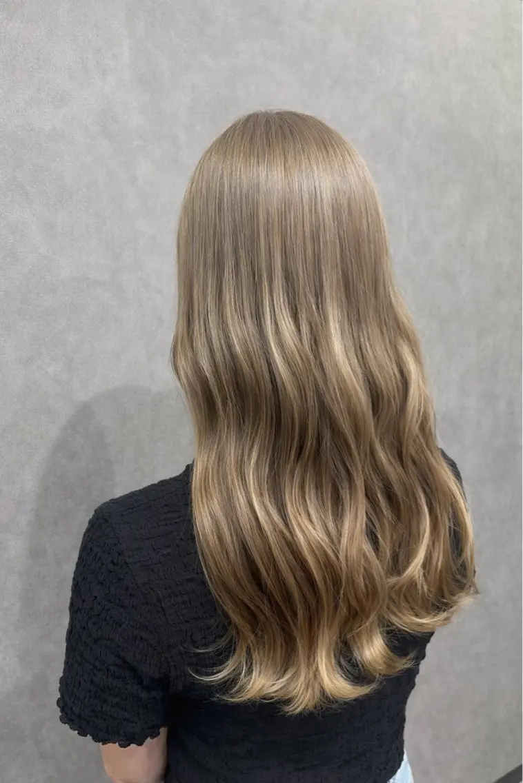 ロング カラー ベージュカラー 透明感カラー ミルクティーベージュ ヘアカラー トリートメント ミルクティー職人× HIROSEのヘアスタイル