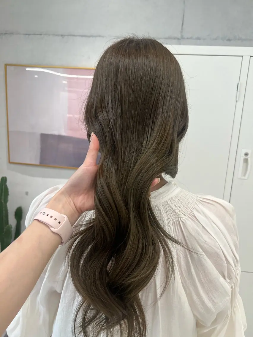 ロング カラー ベージュカラー ブリーチ 透明感カラー ブリーチなしカラー オリーブベージュ カット ヘアカラー トリートメント 韓国ヘア☁️ mitsukiのヘアスタイル