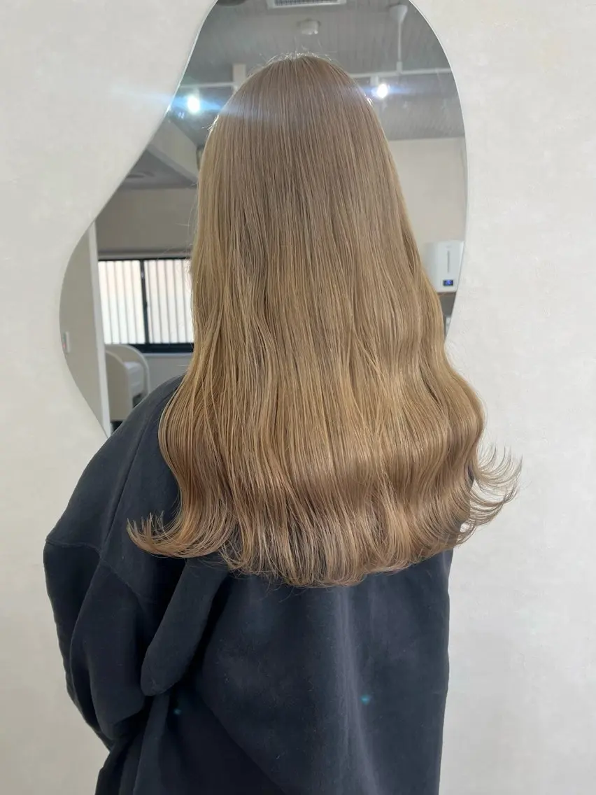 ロング カラー カット ヘアカラー 長山 茉白のヘアスタイル