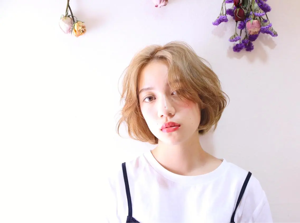 ショート カラー ベージュカラー ブリーチ ハイトーンカラー 山下 直人のヘアスタイル