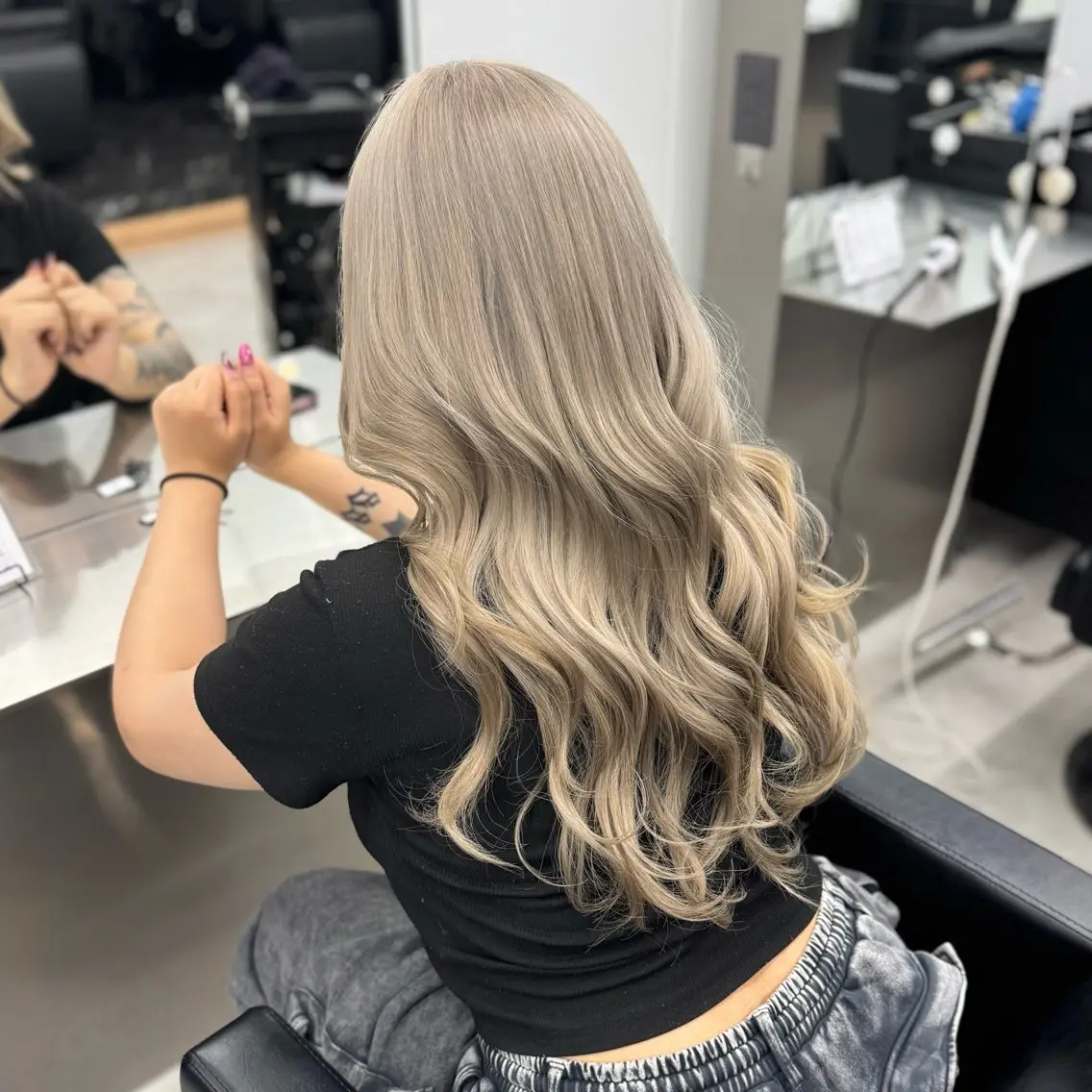 ロング カラー ベージュカラー ブリーチ ミルクティーベージュ カット ヘアカラー ハイトーン/エクステ /KENTAのヘアスタイル