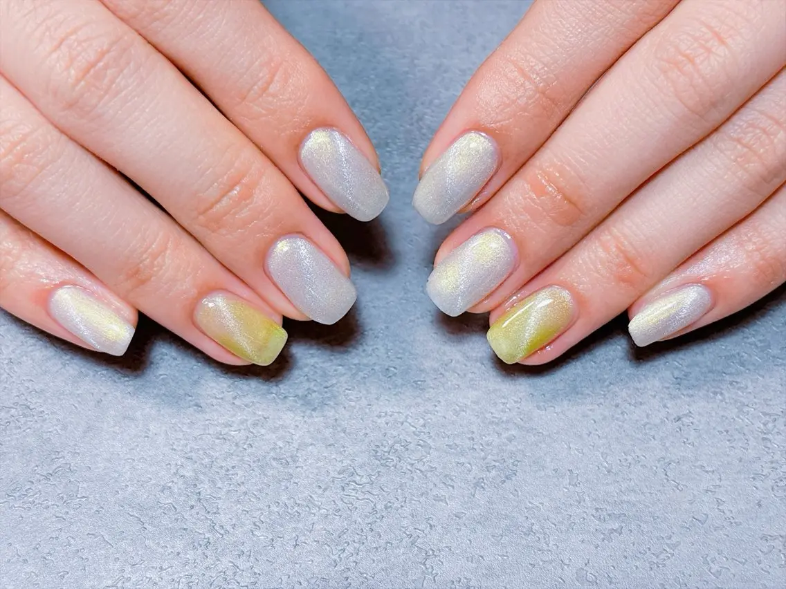 ネイル アートネイル オーロラネイル チークネイル フラッシュネイル フラワーネイル ハンドネイル ハンドケア 💫ゆか_ Nailartistのネイルデザイン
