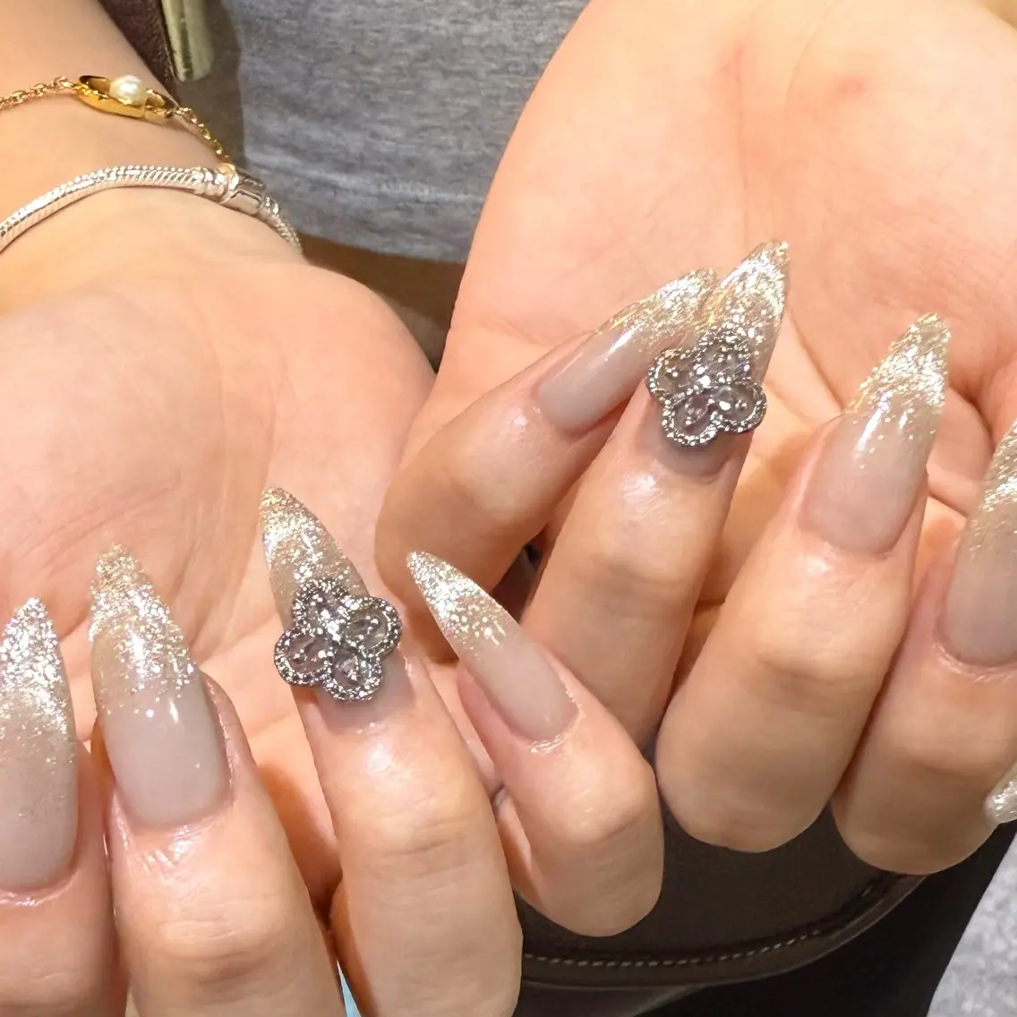 ネイル マグネットネイル ハンドネイル 💅🏽 SHIORI🌙のネイルデザイン