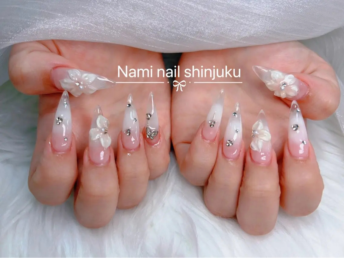 ネイル 長さ出し ガーリー 韓国ネイル ロングネイル 持ち込み ハンドネイル Nami nail salonのネイルデザイン