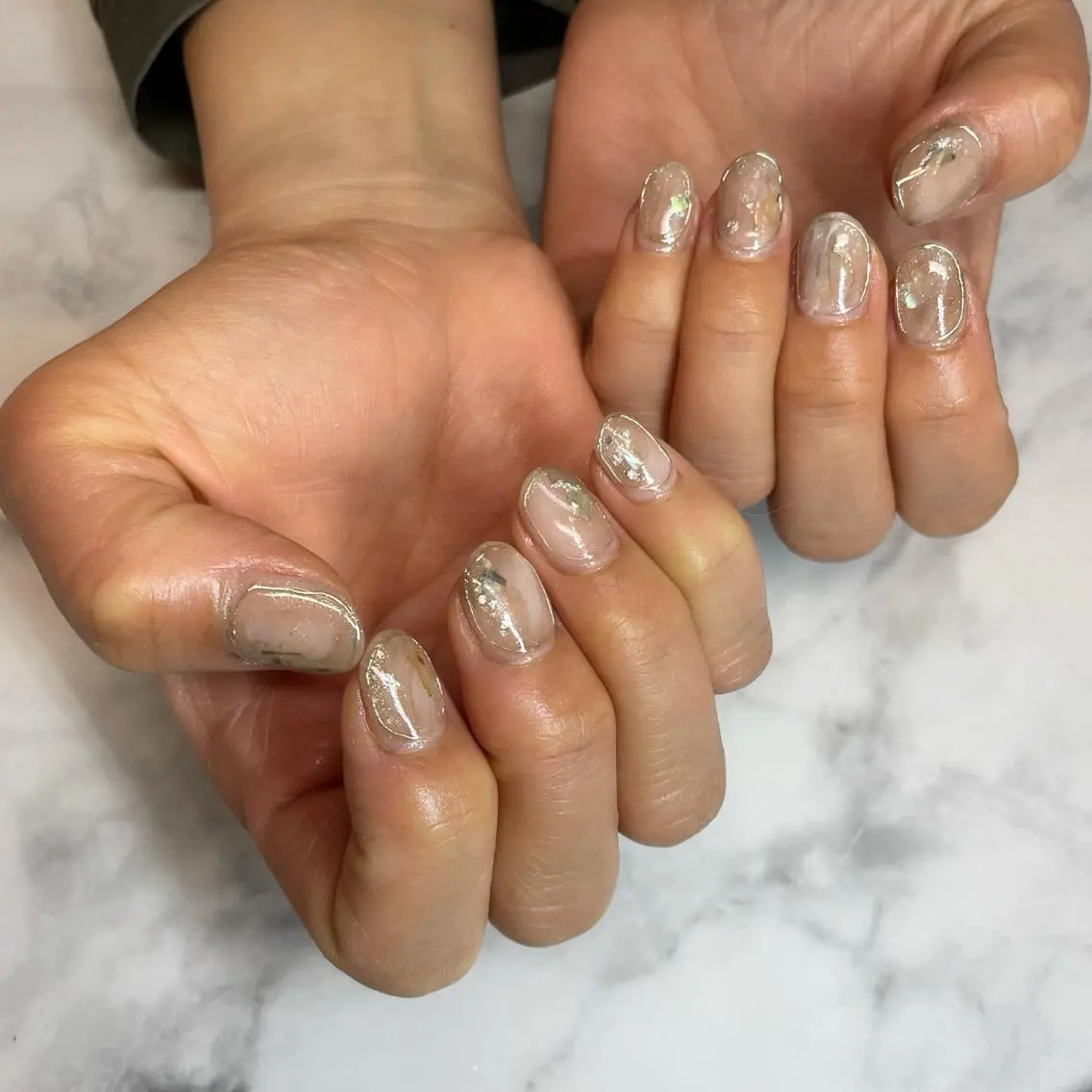 ネイル ミラーネイル ニュアンスネイル with hues AYAのネイルデザイン