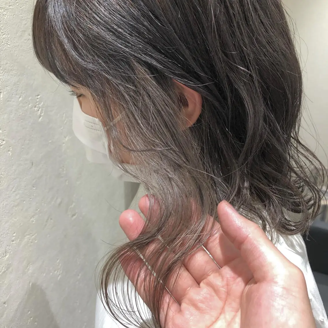 ミディアム カラー ベージュカラー ブリーチ シルバー シルバーベージュ あさだ しゅうたろうのヘアスタイル