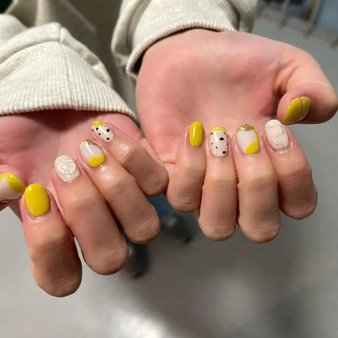 ネイル ジェルネイル ニュアンスネイル ぷっくりネイル 黄色 ハンドネイル 阿部 ほのかのネイルデザイン