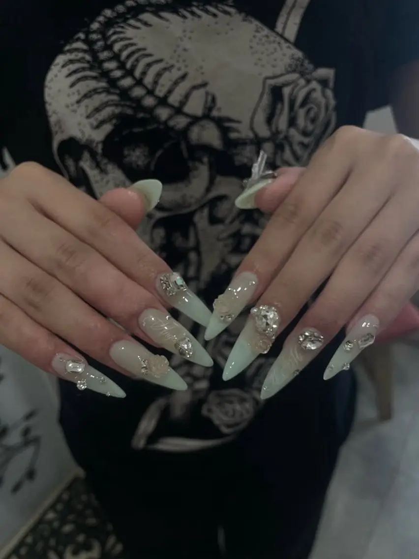ネイル アートネイル ジェルネイル ガーリー キラキラネイル 韓国ネイル ハンドネイル ハンドケア Nova Nail _Shinsaiのネイルデザイン